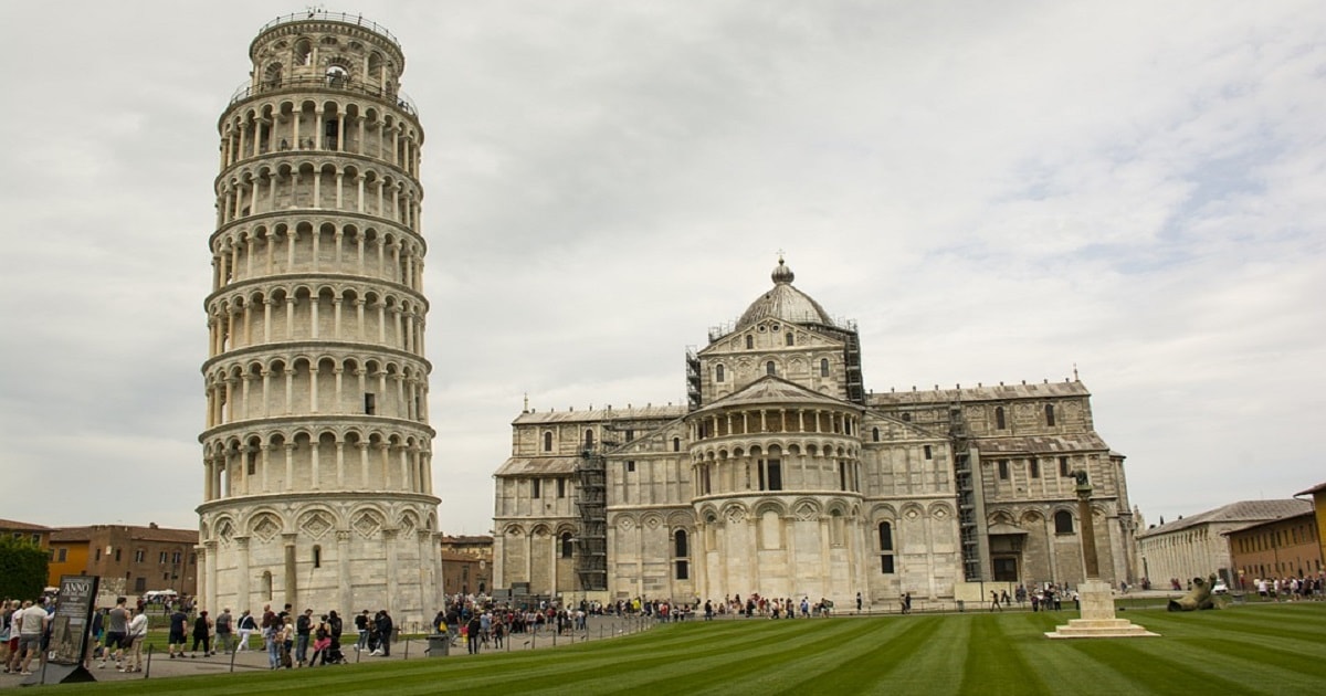 Turnul din Pisa – O Capodopera a Arhitecturii Medievale Italiene ...