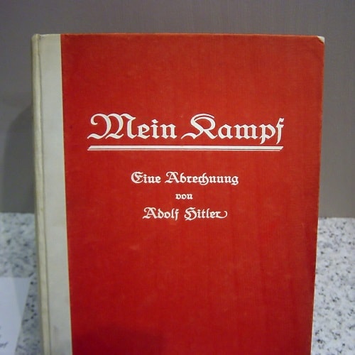 carte scrisa de Adolf Hitler: Mein Kampf