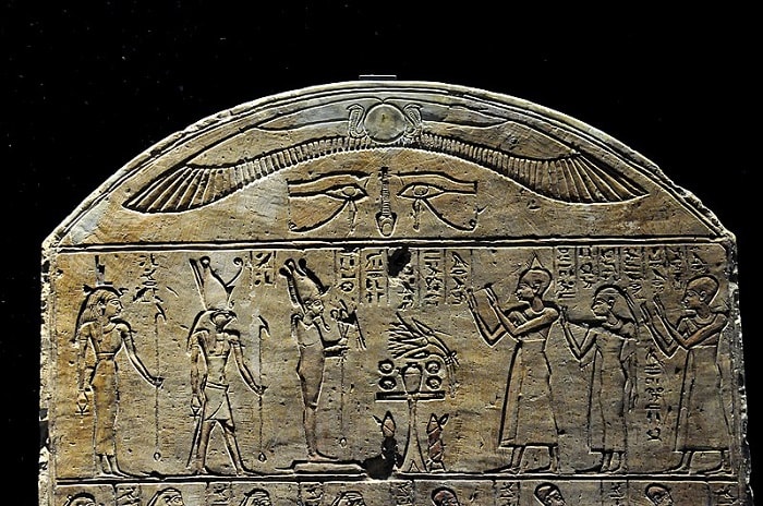 Isis. Horus si Osiris (de la stanga la dreapta)