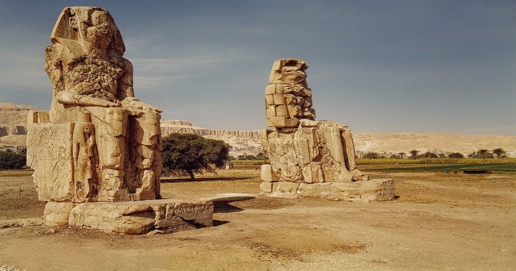 Colosii din  Memnon