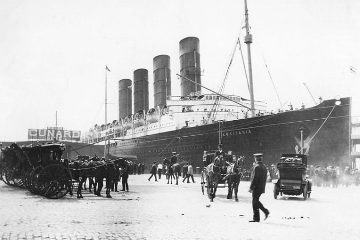Vasul "Lusitania" in port