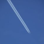 De ce lasa avioanele urme pe cer?