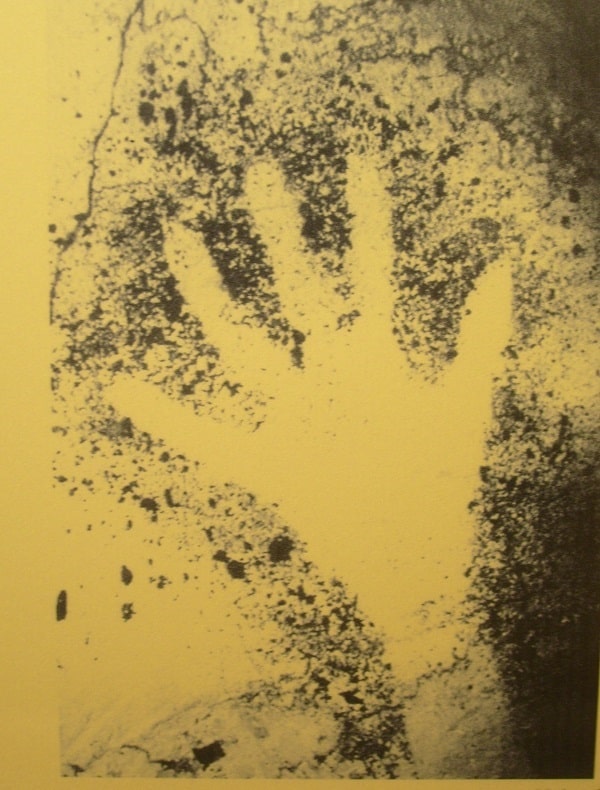 Amprenta rupestra a unei palme din pestera Cosquer