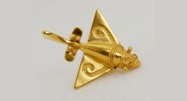 "Pestele zburator" - obiect din aur ce infatiseaza un aparat de zbor antic