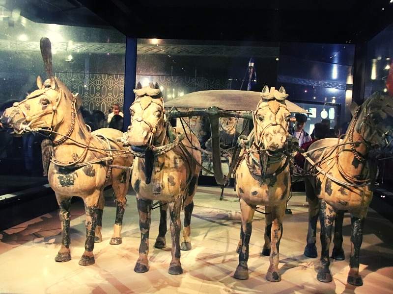 cai din bronz - caleasca antica - China