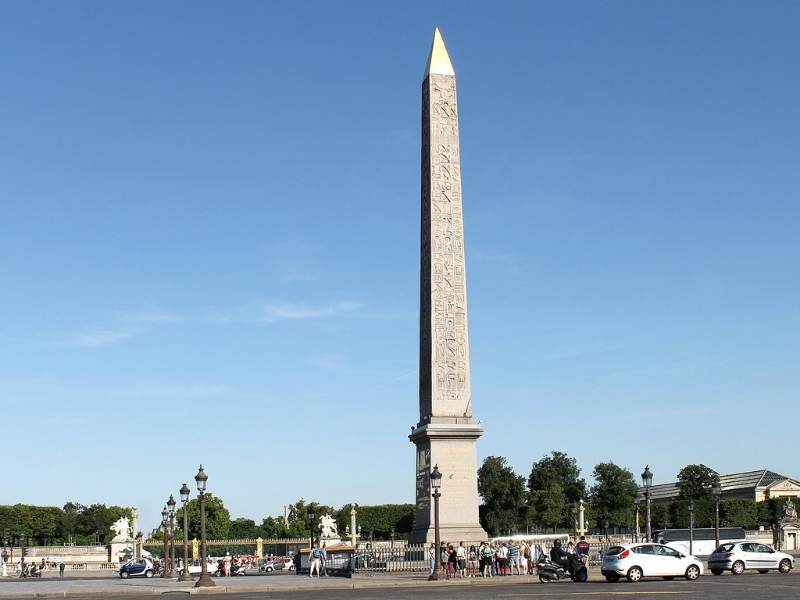 Obeliscul se afla in acest moment la Paris - in Place de la Concorde